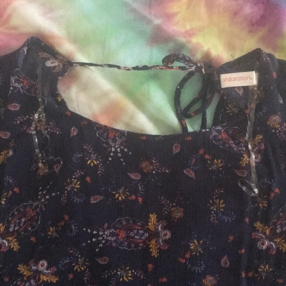 Navy floral boho top flowy open back L - Picture 3 of 4